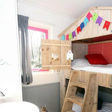 Comfortable Bungalow With A Tree House Box Bed On The Veluwe Holiday home *